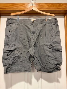 Field & Stream Men's Gray Cargo Shorts - Utility Pocket Style